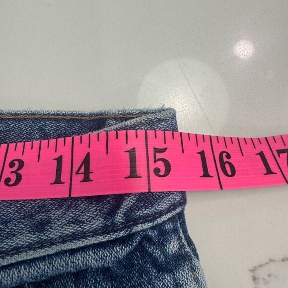 Wrangler cut off Jean shorts - Picture 6 of 6